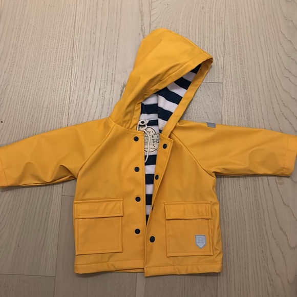 Hatley Yellow Raincoat with Striped Lining - Picture 6 of 8